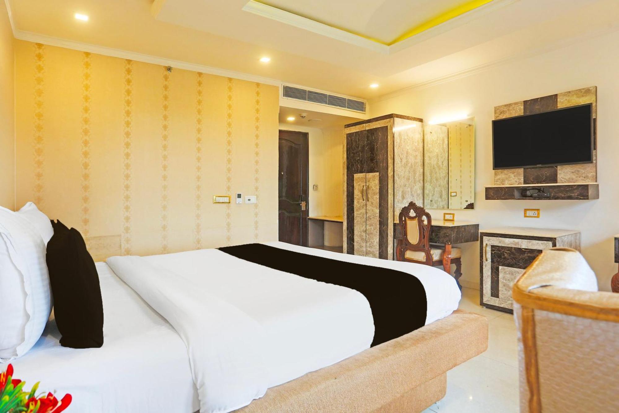 Super Townhouse Oak Dharamshala Near Maximus Mall Esterno foto