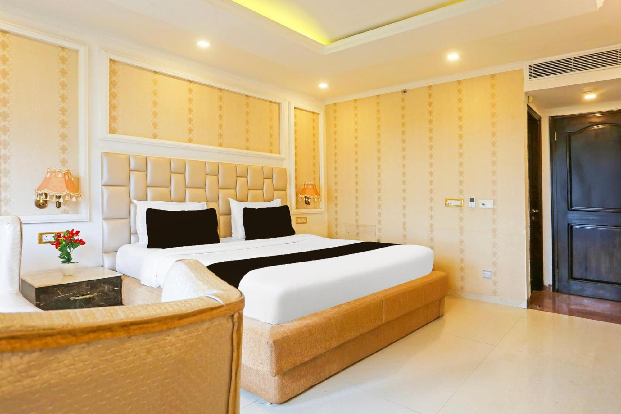 Super Townhouse Oak Dharamshala Near Maximus Mall Esterno foto
