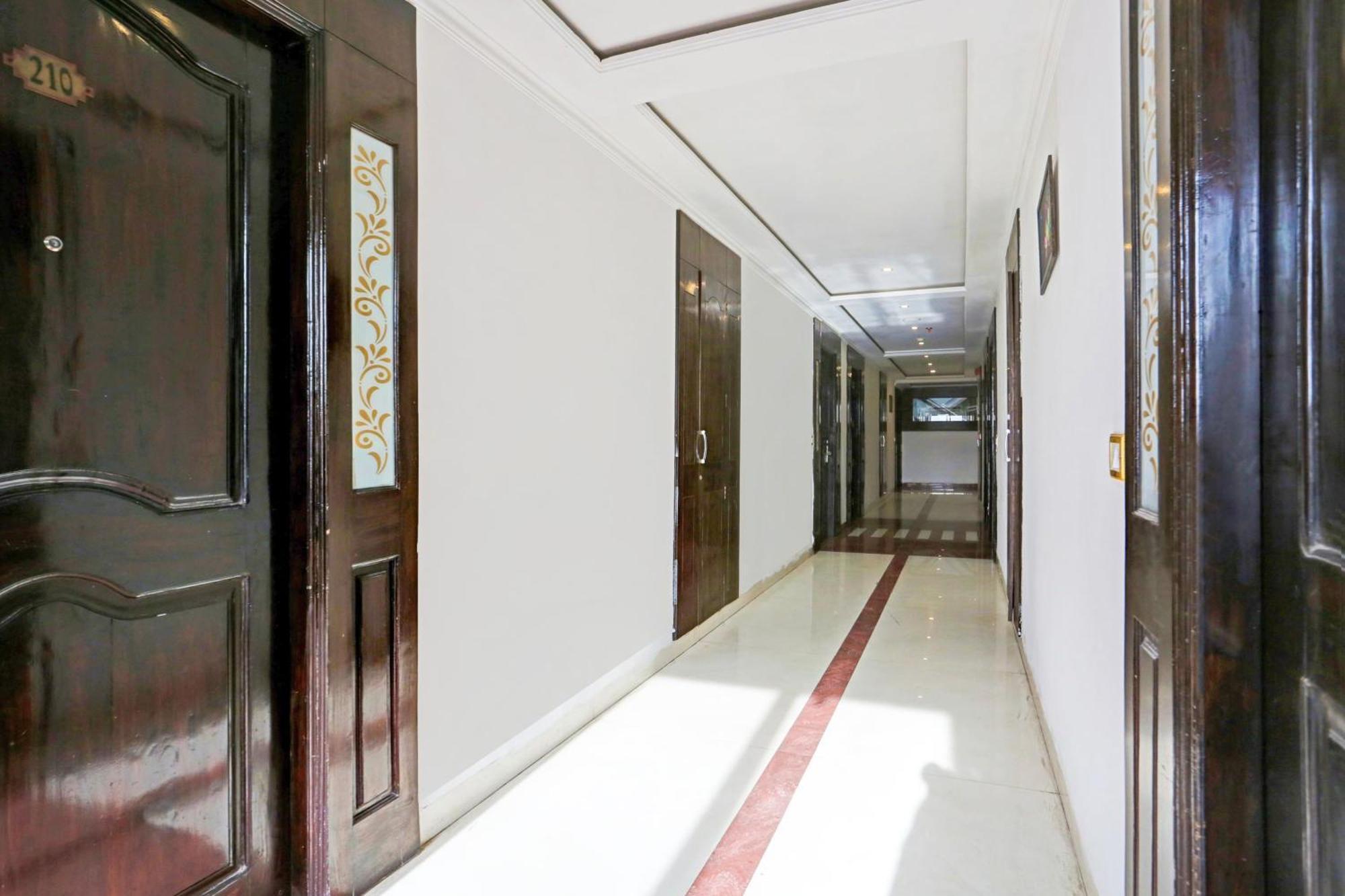 Super Townhouse Oak Dharamshala Near Maximus Mall Esterno foto