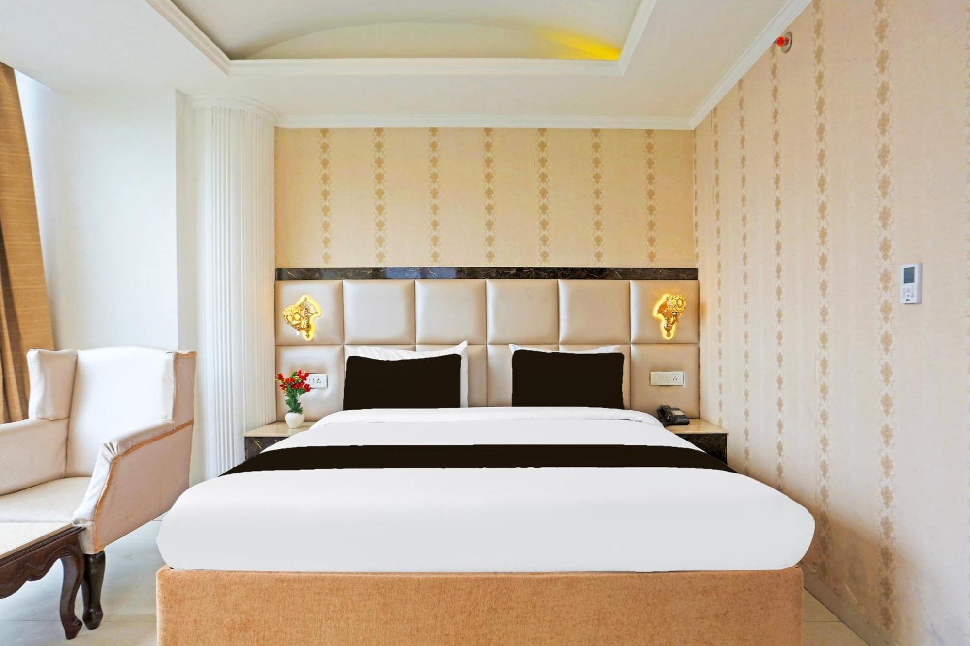 Super Townhouse Oak Dharamshala Near Maximus Mall Esterno foto