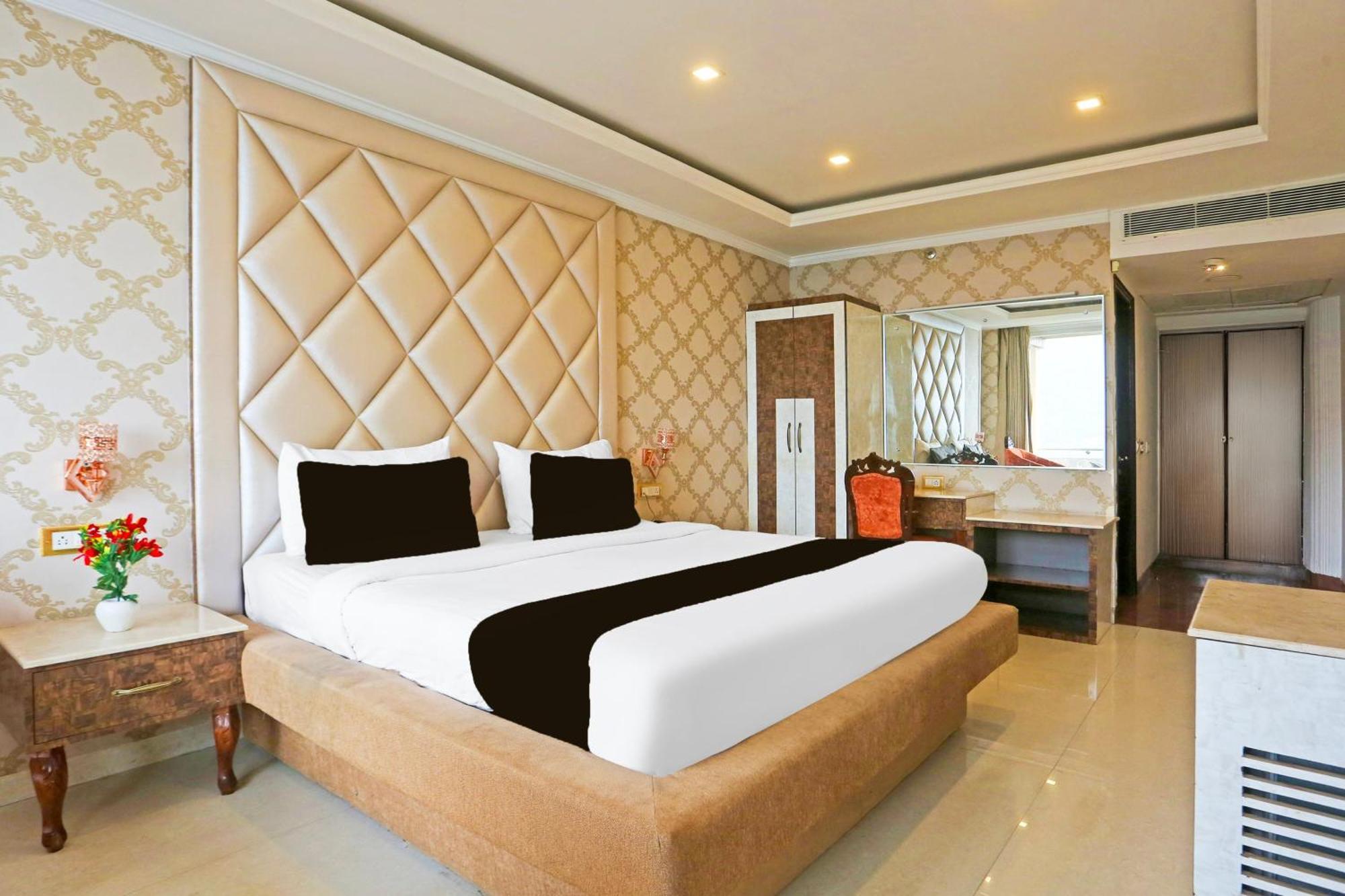 Super Townhouse Oak Dharamshala Near Maximus Mall Esterno foto