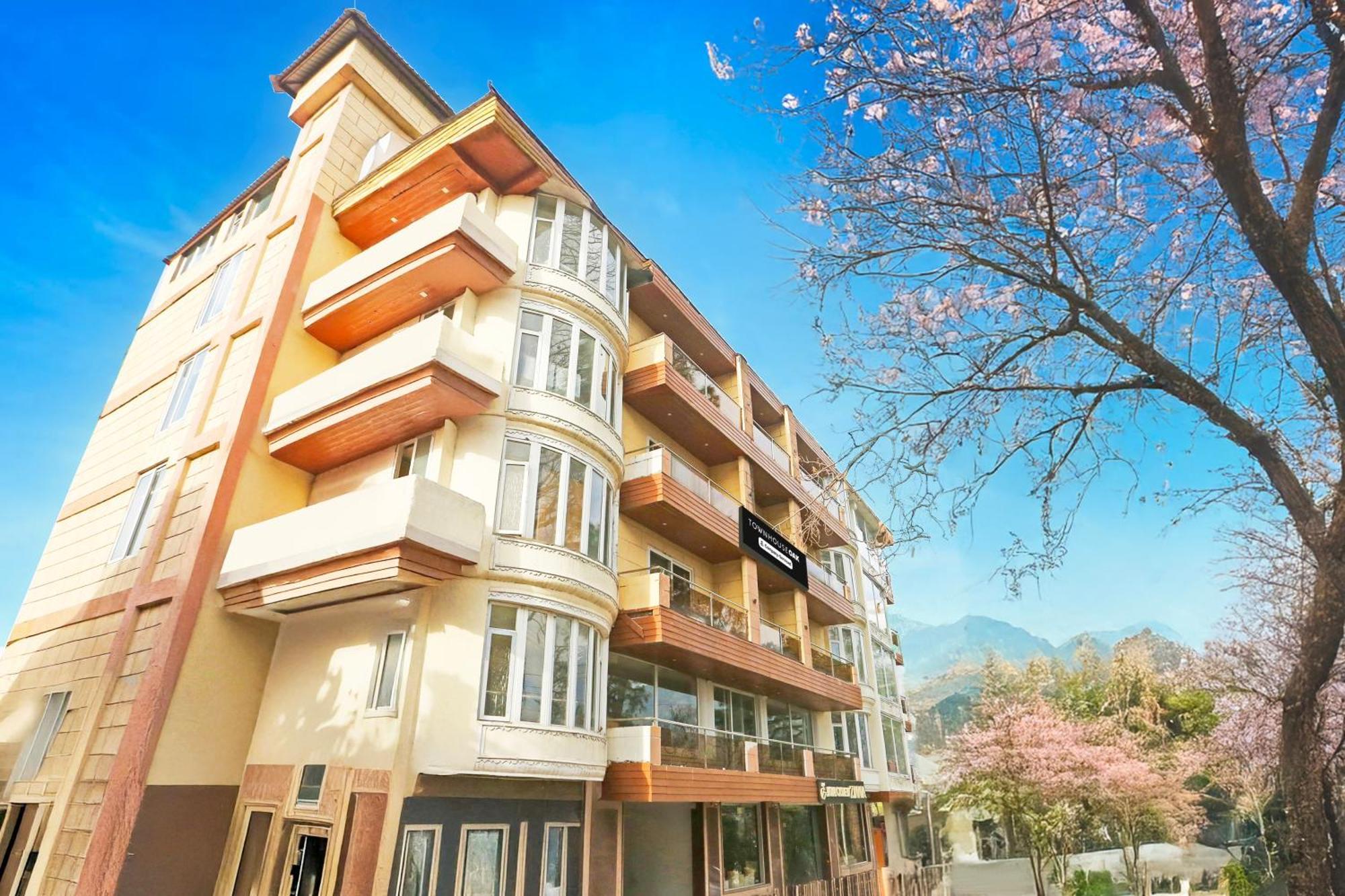 Super Townhouse Oak Dharamshala Near Maximus Mall Esterno foto